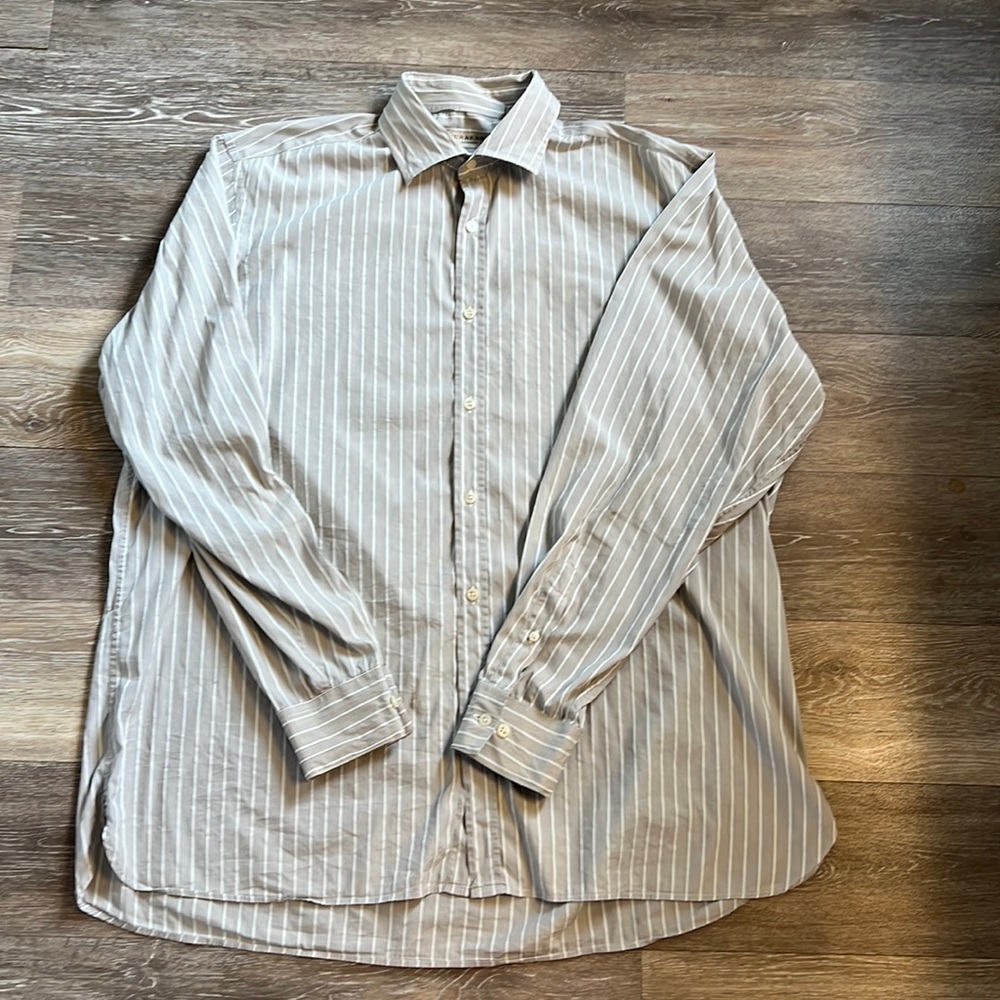 Vintage men’s Burberry shirt!  Size 17.5-44
